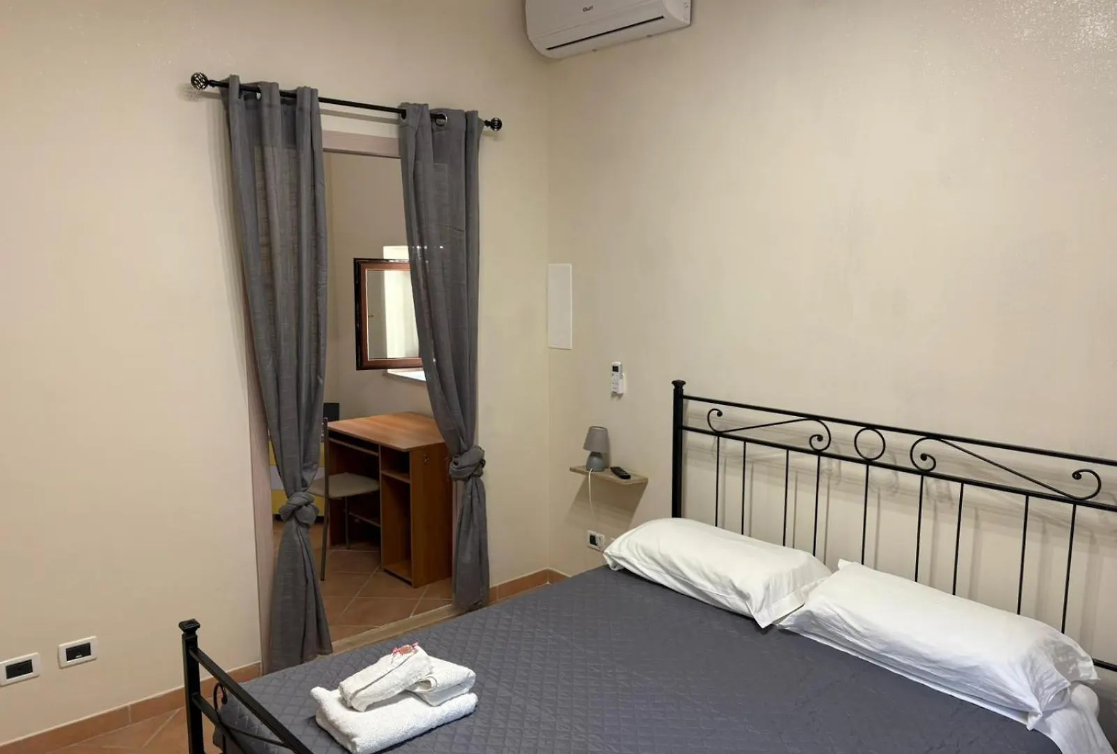 Tommy House 19 Apartment Focene Italy